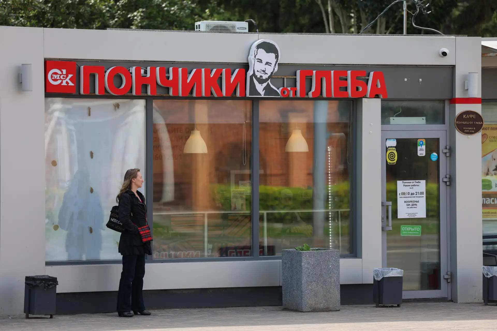 «Не все люди такие же, как я»: бывший хоккеист построил бизнес на пончиках — он уже вос...