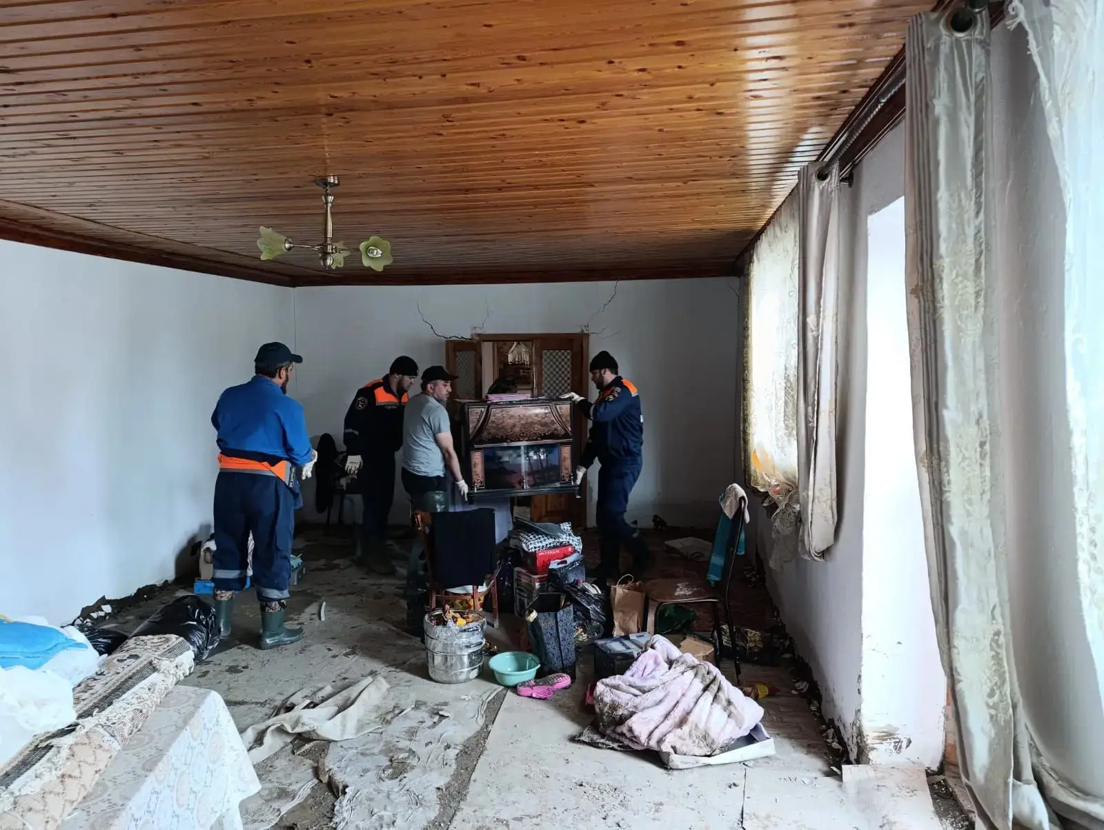 🤝 Спасатели МЧС Республики совместно со спасателями Тульского Спасательного центра продолжают непрер