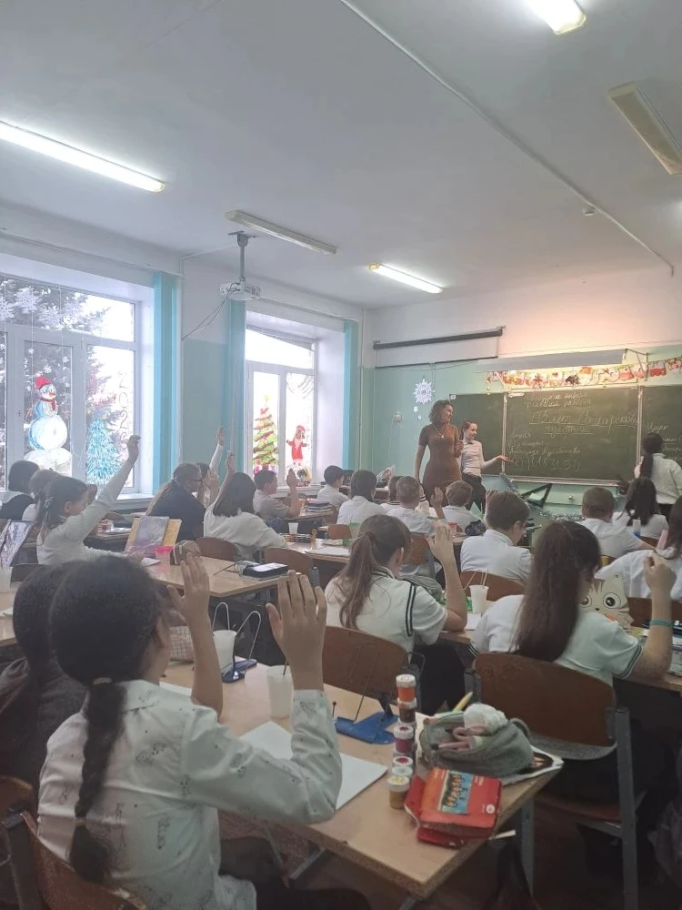 Для учащихся 5-7 классов состоялись краеведческие уроки, посвященные 175-летию Самарской губернии. У