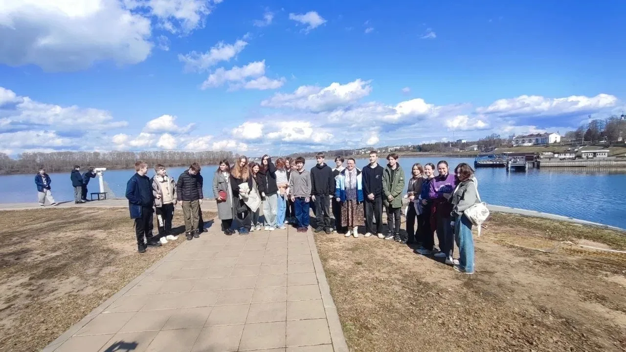 🧭 Путешествие в прошлое и настоящее: 8-е и 9-е классы в Угличе!   🏰 Наши ученики отправились в захва