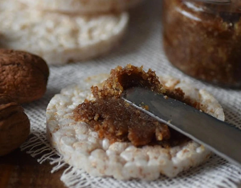 🥜 Ореховая паста с финиками

Ингредиенты

• Орехи грецкие — 200 г
• Финики без косточек — 50 г

При