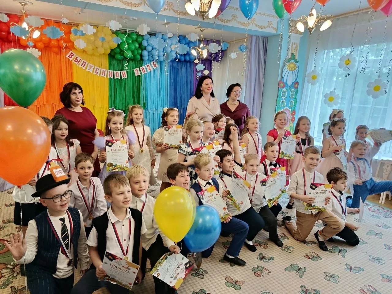 🎓 Выпускной в Корпусе 5: путешествие в Солнечный город

В Корпусе 5 прошёл трогательный выпускной у