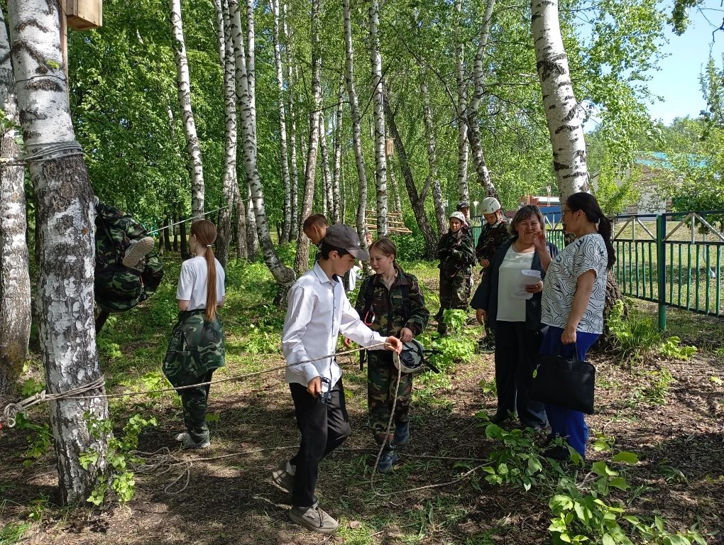 Тренировка идёт полным ходом, сегодня команды МОБУ СОШ √1 и √2 с. Бижбуляк, одев страхо...