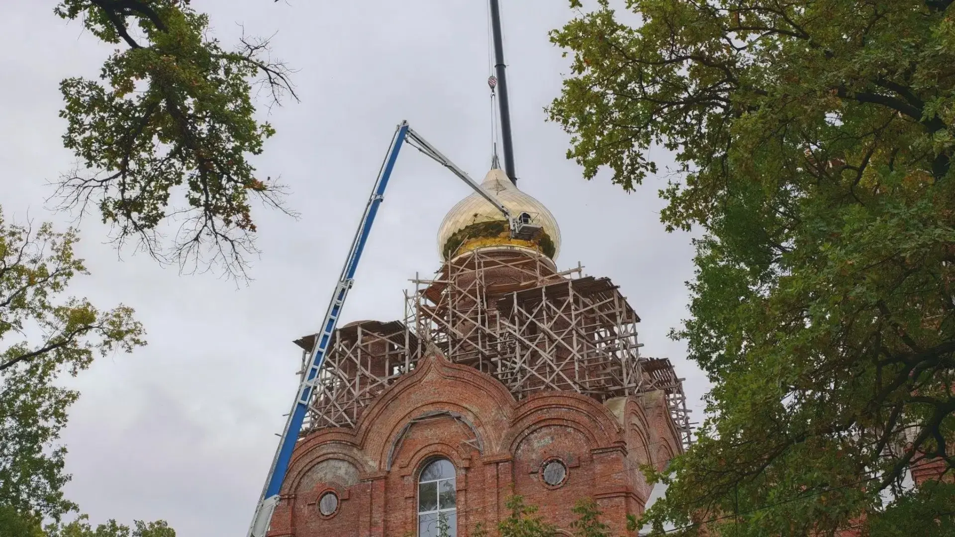 ⛪ Купола и кресты строящегося храма освятили в Котовске