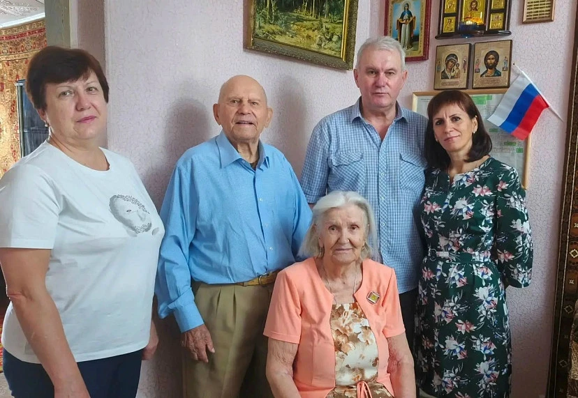 🎉 Труженик тыла и старожил саратовского поселка отметил 97-й год рождения