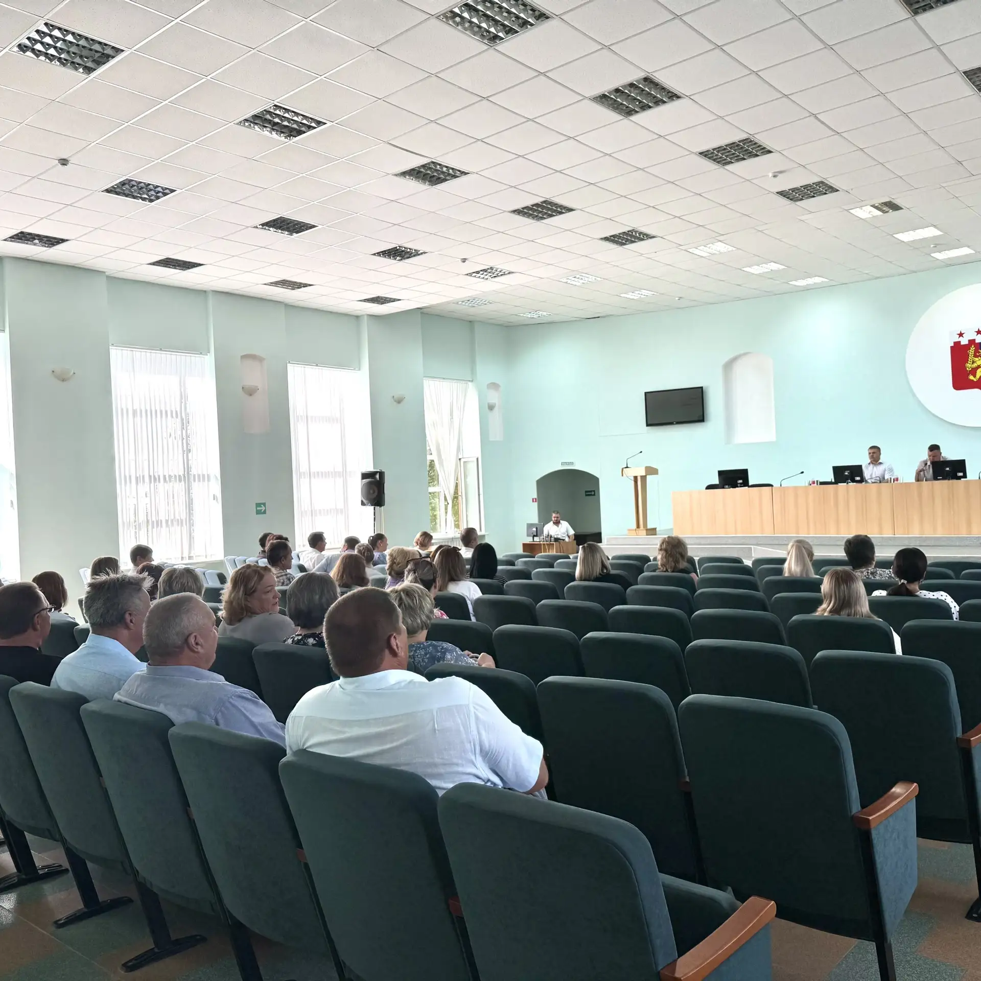 Провел сегодня заседание администрации. 

На повестке рассмотрели вопрос исполнения бюджета за 1 пол