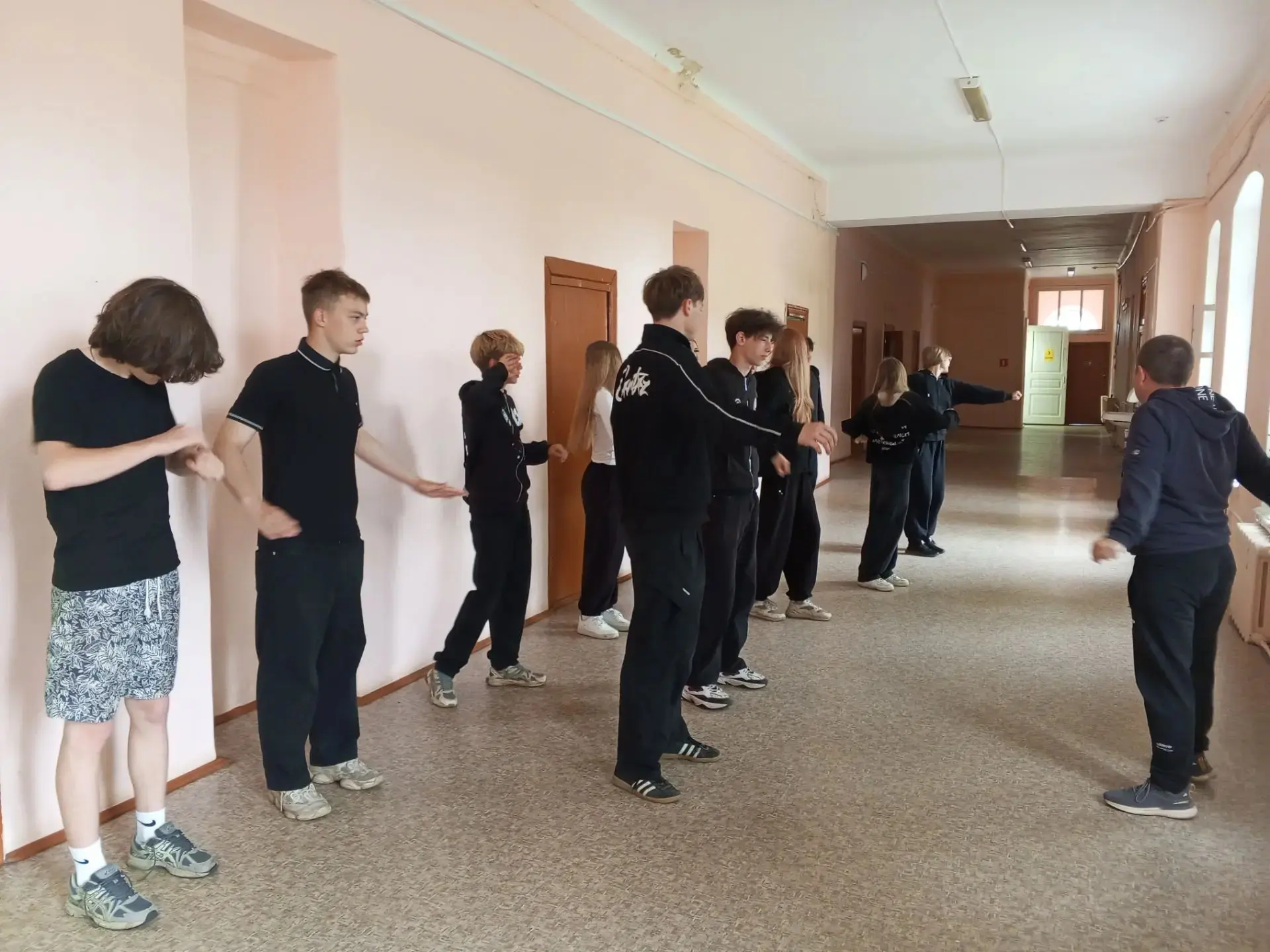 🫧ЛАГЕРЬ ТРУДА И ОТДЫХА🫧
 
💫К выполнению работ по благоустройству школьной территории приступила н