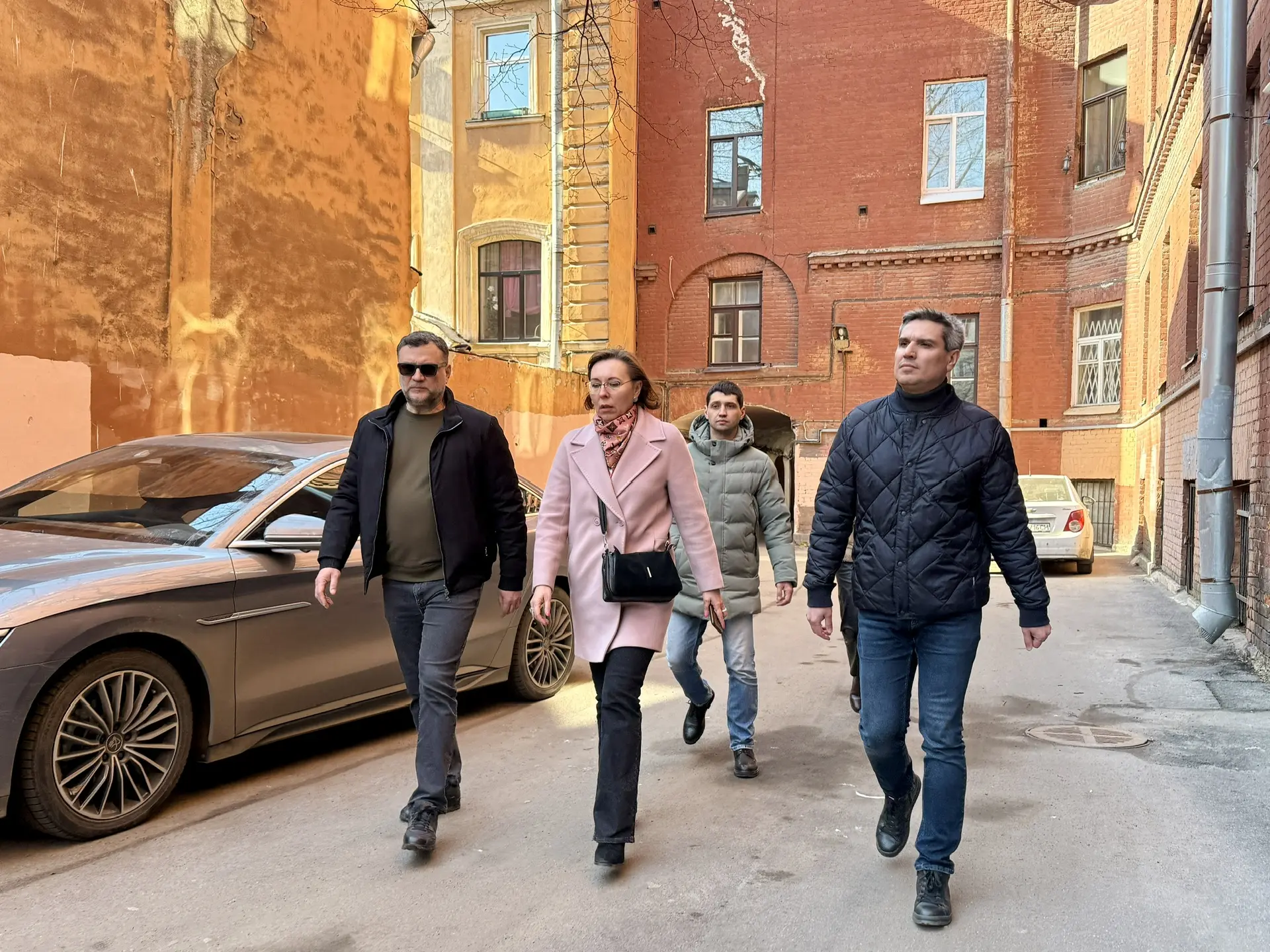 Продолжаю рабочий обход — уже в Адмиралтейском районе.  Вместе с главой района Дмитрием Вакушиным, е