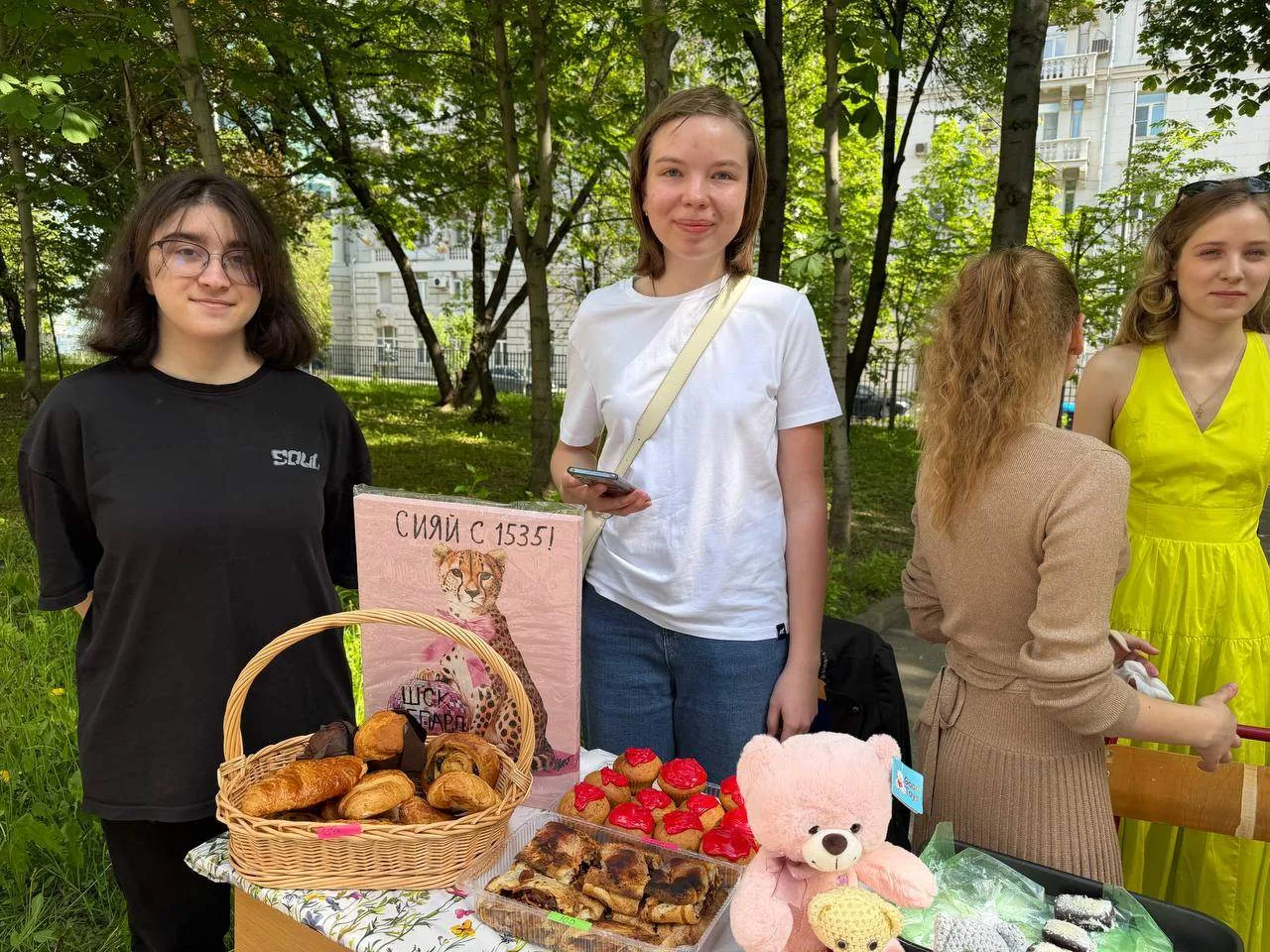 Дорогие друзья, с удовольствием делимся с вами фотоотчётом с прошедшей Весенней благотворительной яр