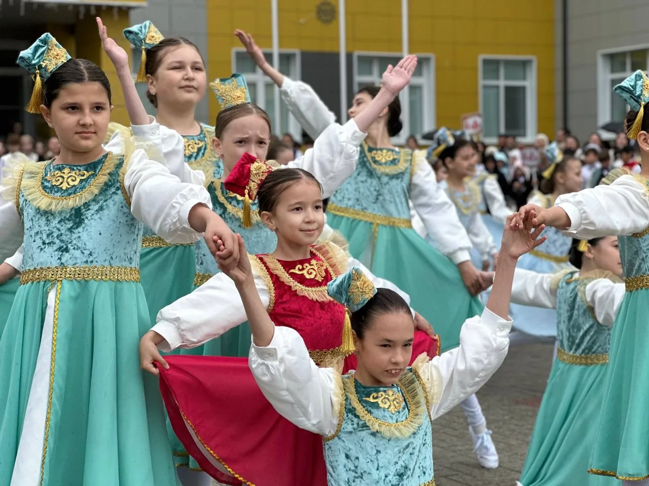 🌟Прозвенел последний звонок🔔  ✨Выпускники нашей школы стоят на пороге, где начинается настоящая взро