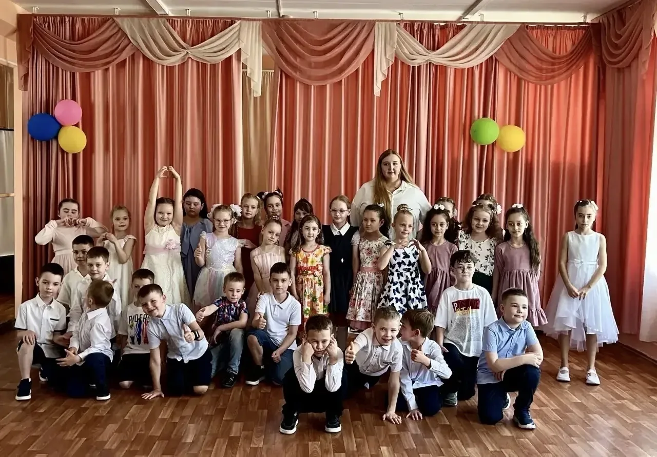 ✨ Прощай, 1 класс! ✨  Наши первоклассники успешно завершили свой первый учебный год! Каждый класс по