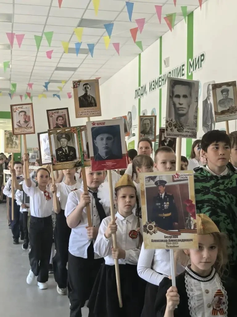 "Бессмертный полк" МБОУ СОШ №3: Помним, гордимся, чтим!  Сегодня, в стенах нашей любимой МБОУ СОШ №3