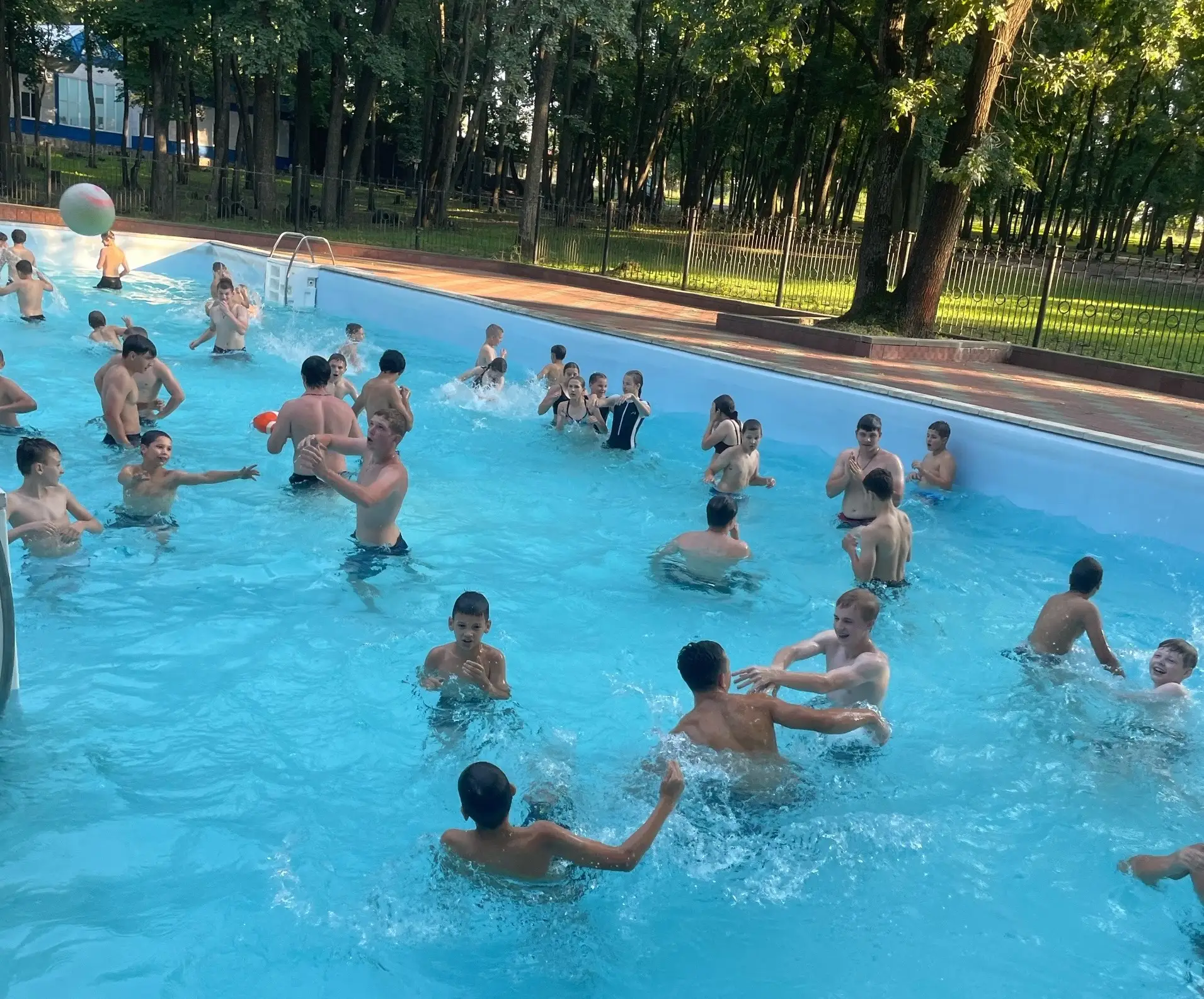 🏊‍Тайм-аут для чемпионов: день отдыха в бассейне!