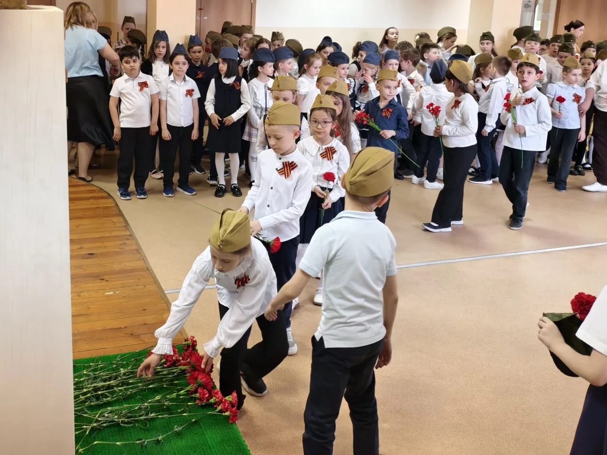 Красные гвоздики 💐💫  ⭐️ В преддверии Дня Победы в Великой Отечественной войне вчера в нашей школе пр
