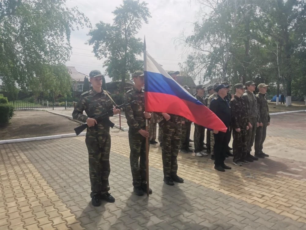 18.05.2026г  на базе Тацинской СОШ 3 состоялось торжественное открытие учебных военных ...