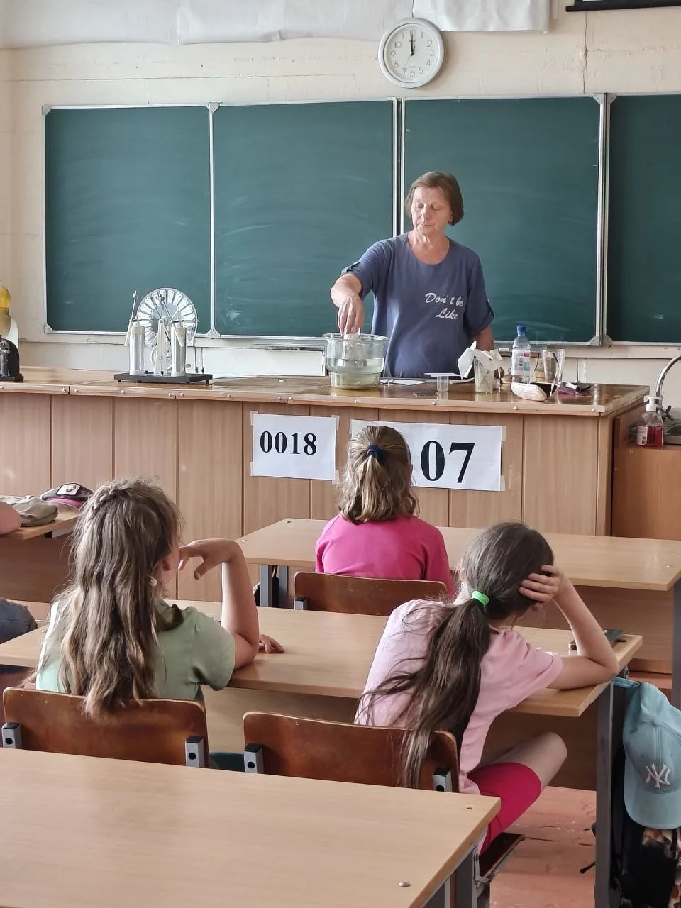 Девятый день летнего лагеря прошёл ярко и познавательно! ☀️🔬

Утро традиционно началось с бодрой за