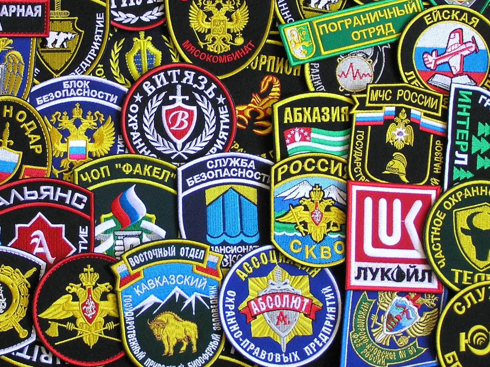 Привет! Мы — студия машинной вышивки Знак