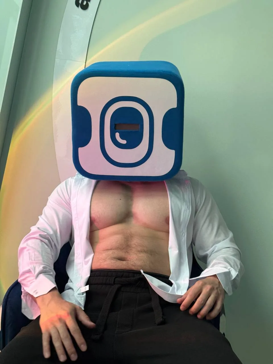 сосед, с которым предстоит драться за подлокотник весь полёт