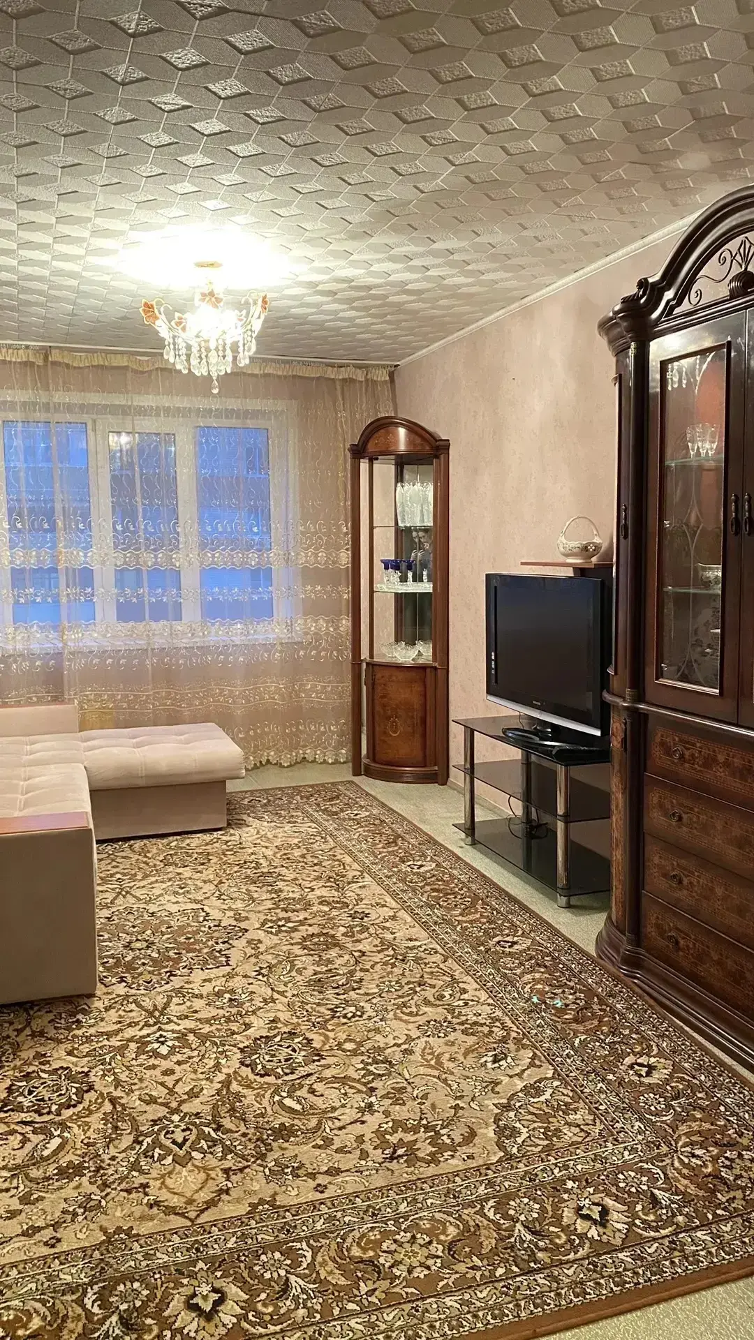 Г Казань  Сдаём  долгосрочно 3х комнатную  квартиру  на улице АМИРХАНА, 95 около Акимбо.  В квартире