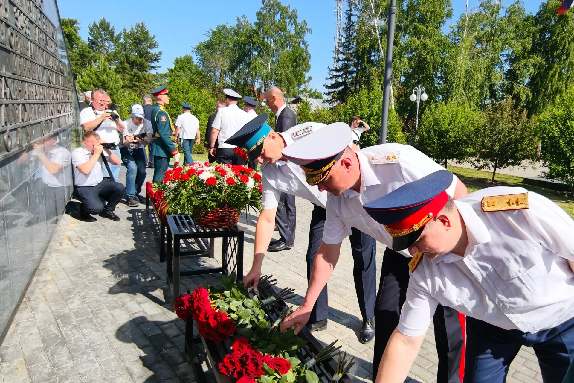 В День России в Барнауле состоялась торжественная церемония поднятия Государственного флага
 
Торжес