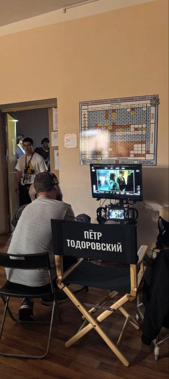 Камера, мотор… начали прямо у нашего кабинета директора! 🎬😱 Большое кино в школьных стенах: МБОУ «