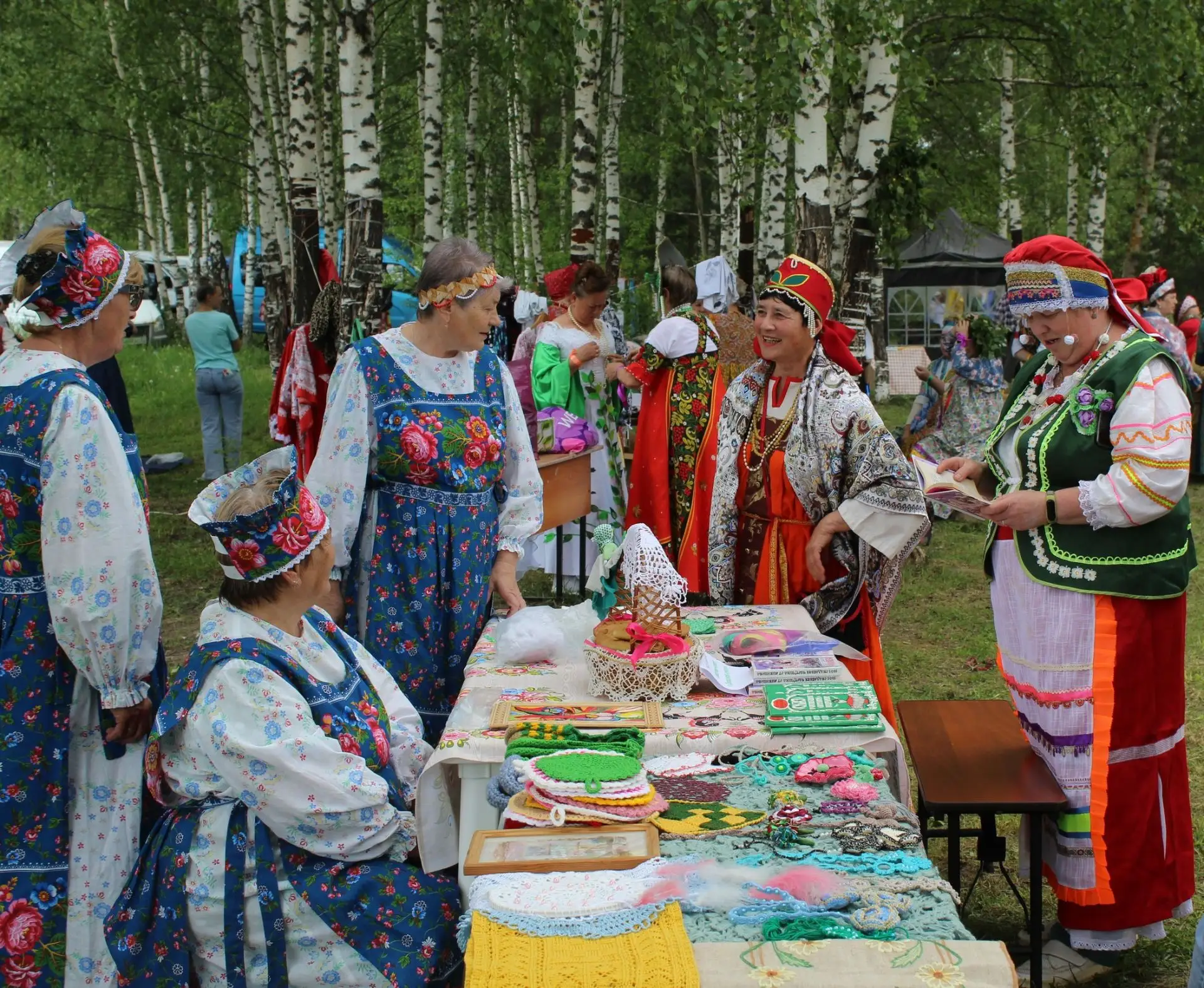 Палехские "Рукодельницы" приняли участие в областном фольклорном празднике для пожилых "Встречаем Тр