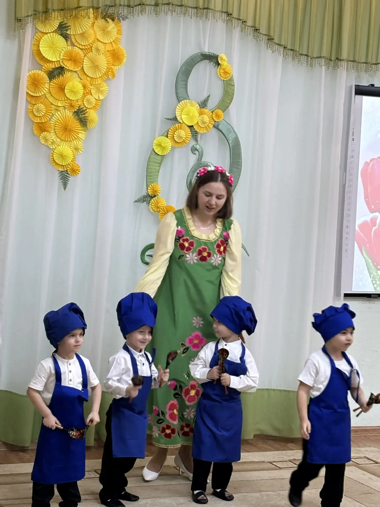 Весна начинается с улыбки мамы!
