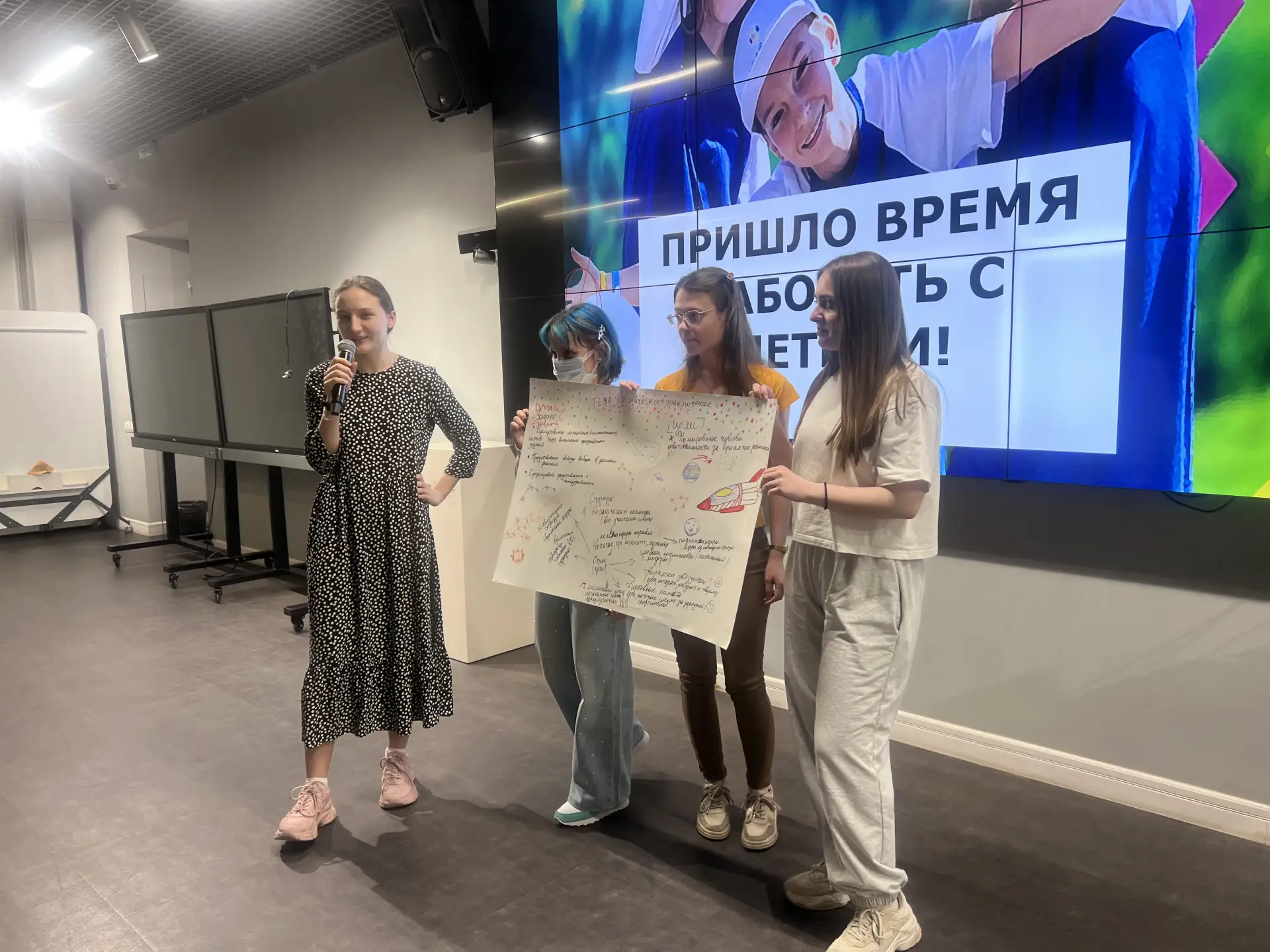 🎓 Теория позади — впереди практика  Слушатели «Школы вожатых» Мининского университета уже пробуют се