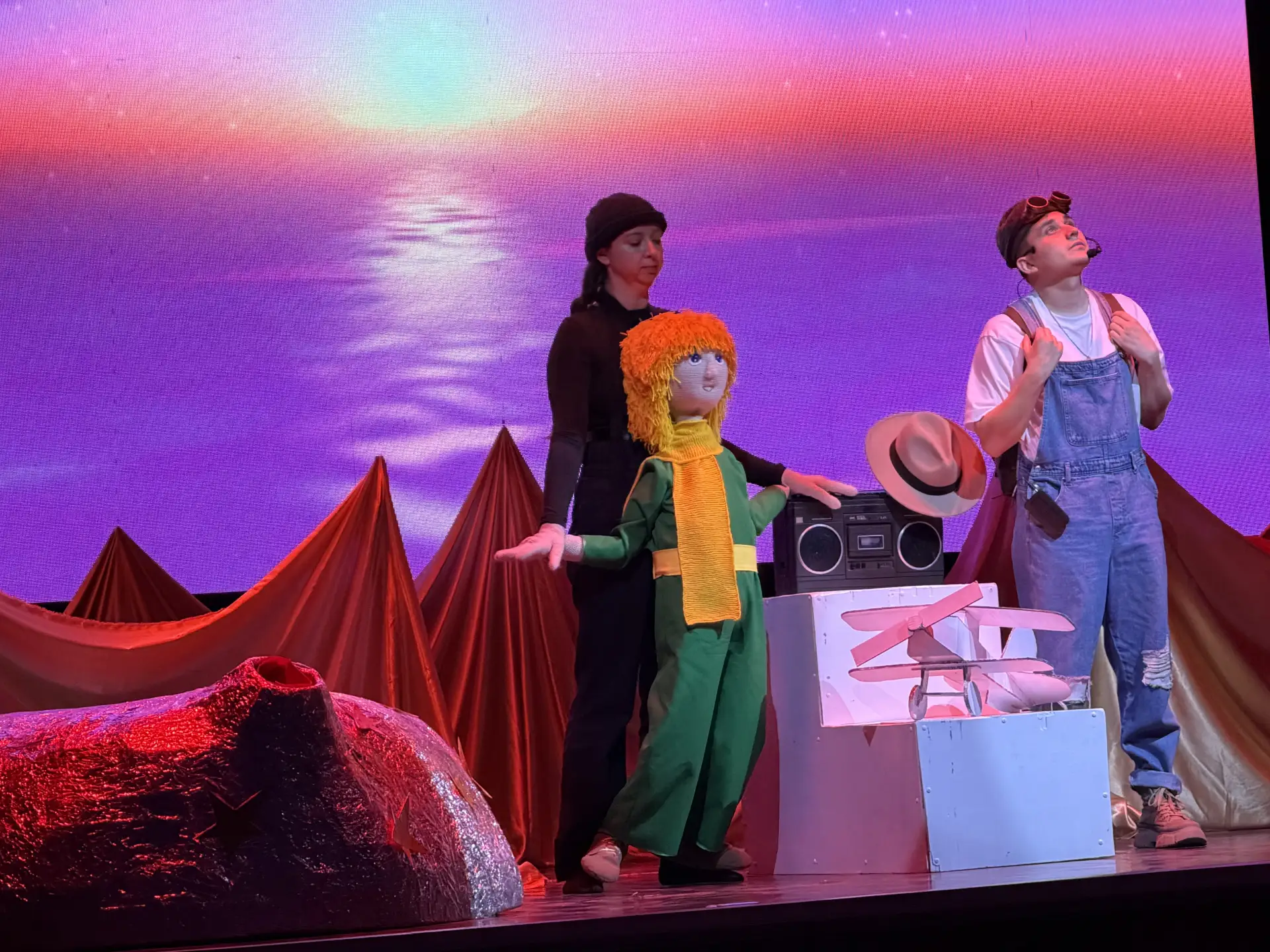 🎭✨ Сегодня в нашем «Центре культуры и досуга» прошел удивительный спектакль ростовых к...
