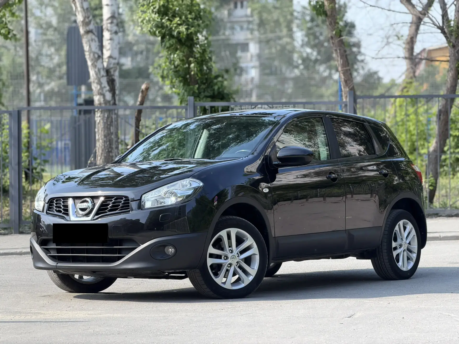 Nissan Qashqai 2011 года в комплектации LE+ — это тот случай, когда японцы собрали компактный кроссо