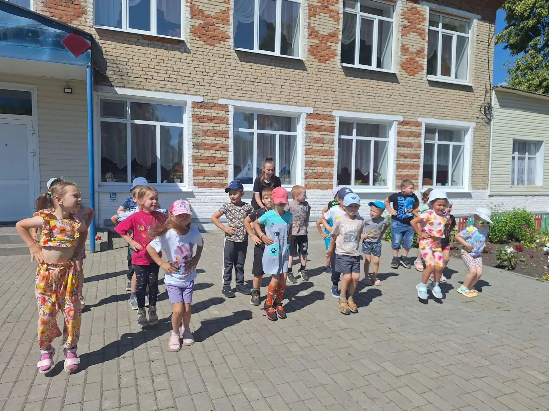 🤸Утро в детском саду начинается с зарядки ⛹️ Зарядка — это не только про здоровье и осанку, но и пр