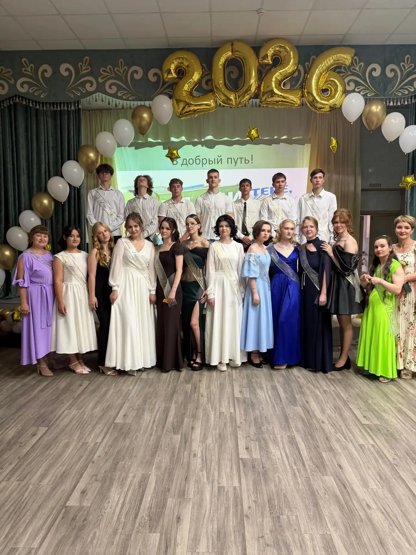 🎉 Поздравляем выпускников 11 «А» класса с окончанием школы! 🎉

Одиннадцать лет — целая эпоха: урок
