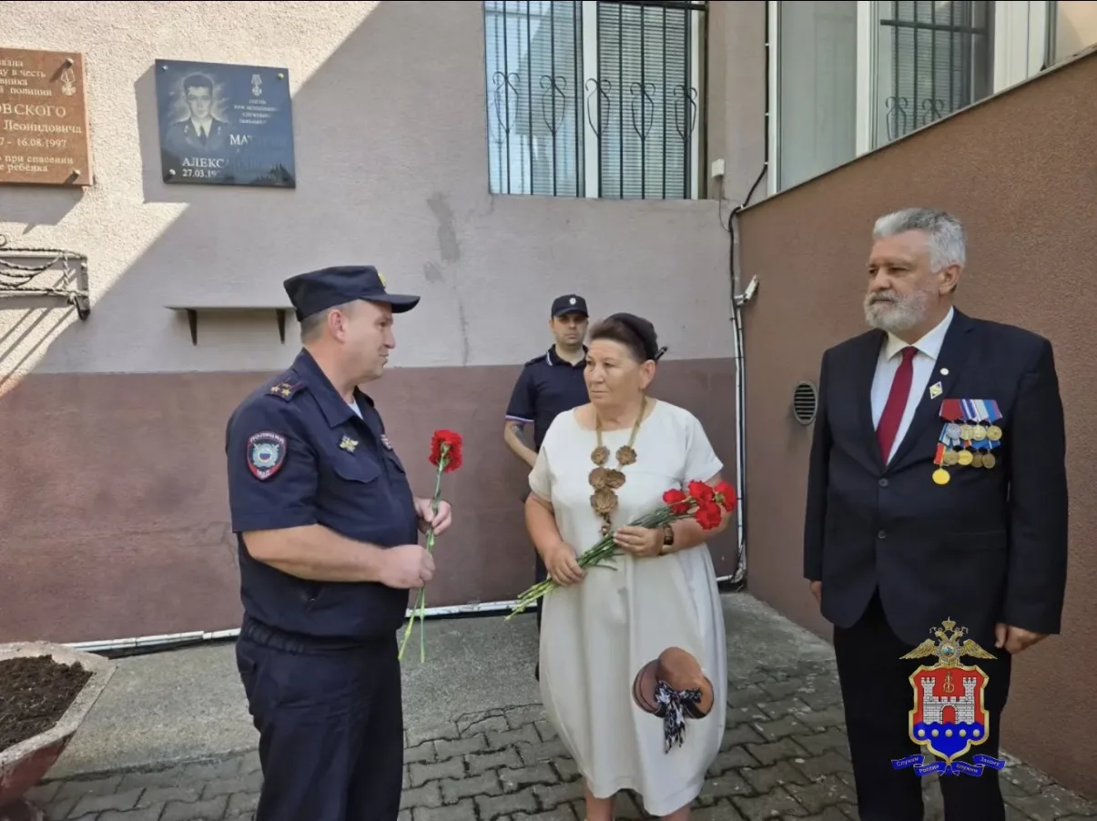 🇷🇺В Калининграде сотрудники полиции и общественники почтили память подполковника Миха...