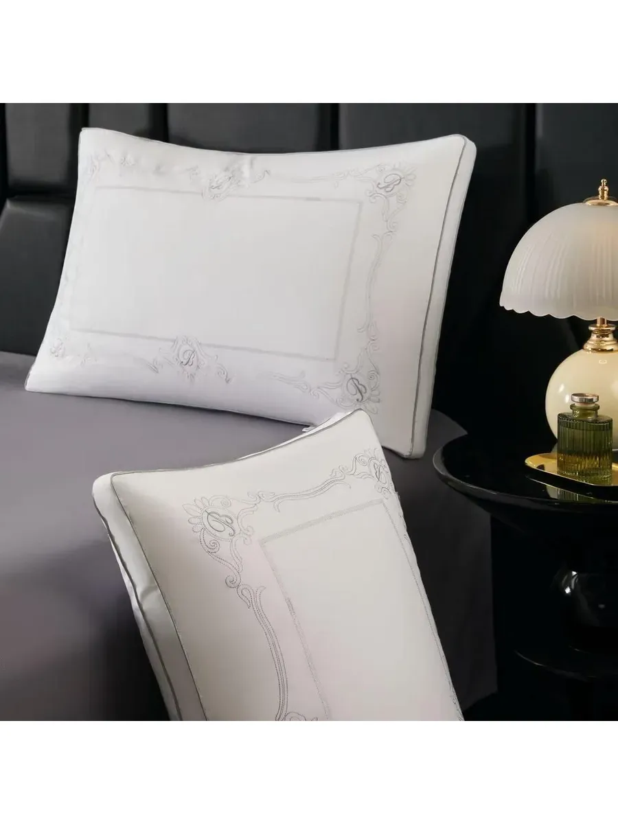 Подушки Blumarine LUX с вышивкой