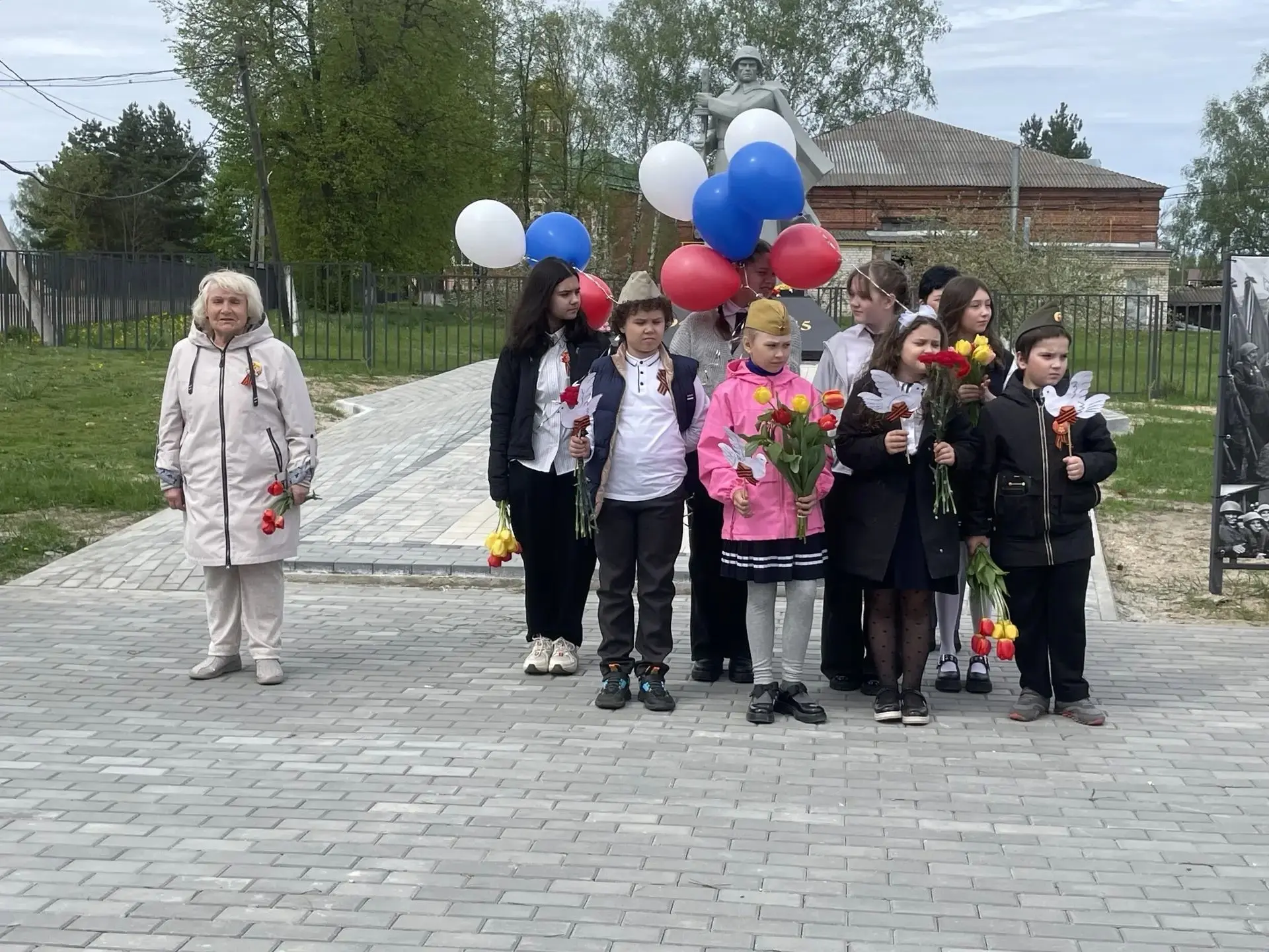 Сегодня, ученики, родители и педагоги приняли участие в торжественном Митинге, посвящен...