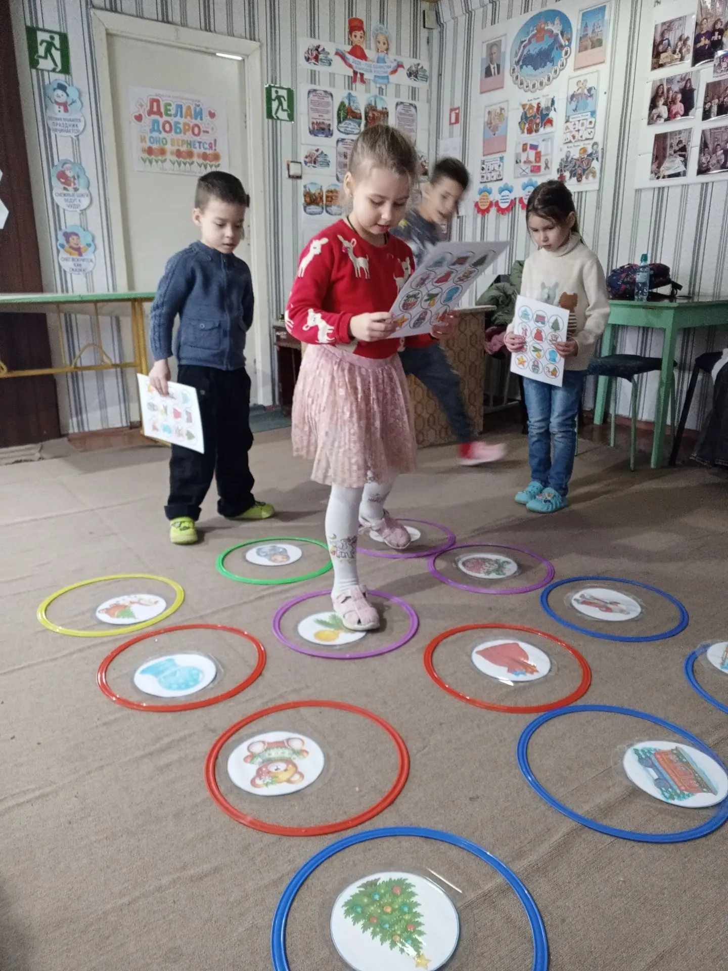 Малоподвижные и подвижные игры занимают почётное место в работе клуба "Дебют"— ребята с...