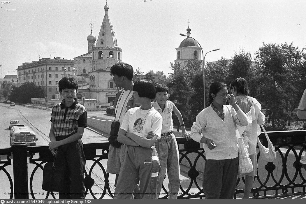 Архивное фото. Китайские школьники в Иркутске. 1992