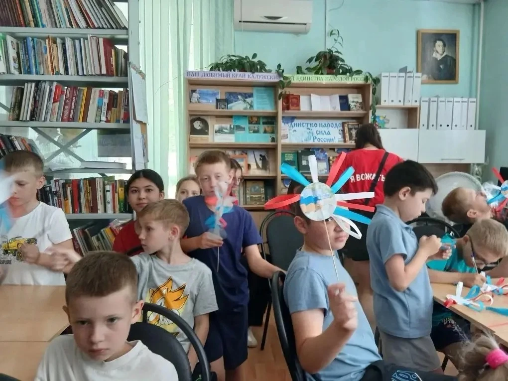 10 июня ребята из пришкольного лагеря " Солнышко " опять побывали в городской библиотеке. Для них бы
