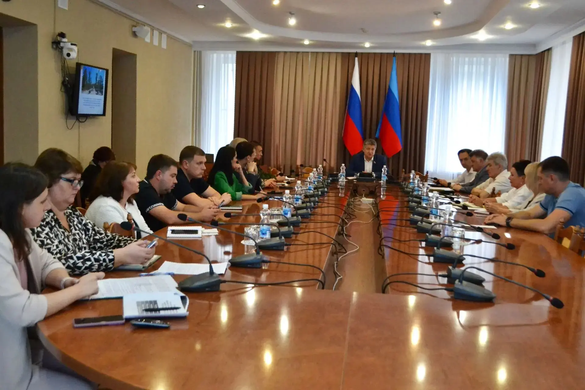 В Луганске прошло заседание Депутатского клуба: поддержка защитников Отечества и бюджет...