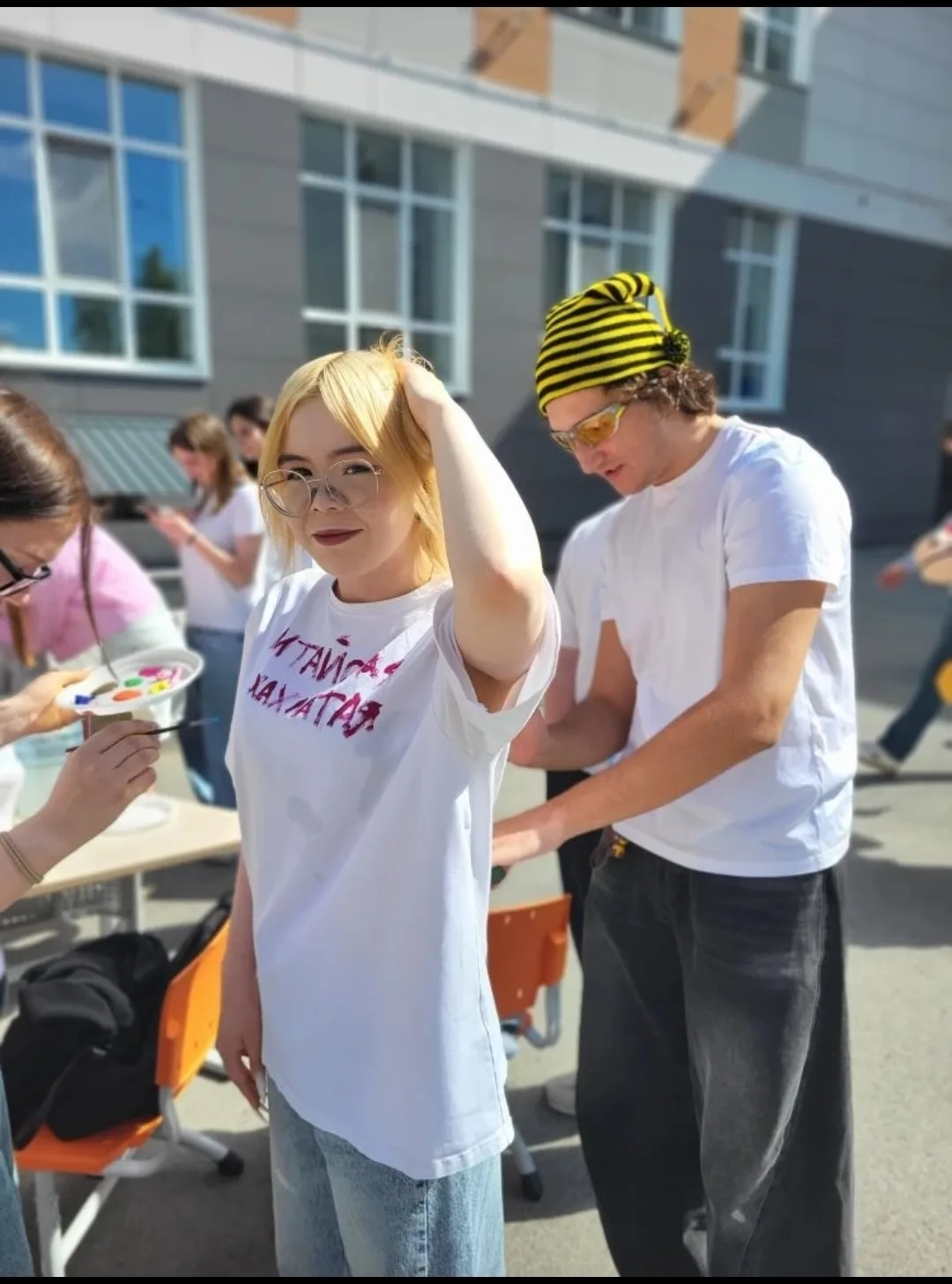 Назад в детство🧸    👫В нашей школе прошёл особенный и трогательный день — День детства среди выпускн