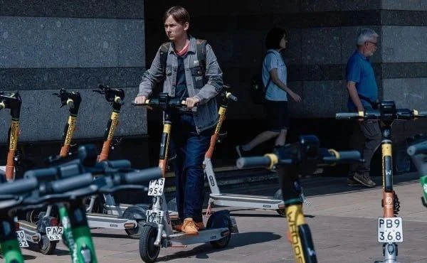 🛴 СК предложил ввести права для электросамокатчиков