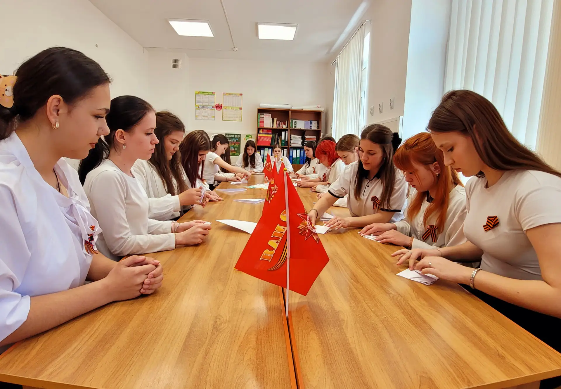 🕯 Каждый год 9 мая наши сердца сжимаются особенно сильно. Время неумолимо идёт вперёд, и тех, кто по
