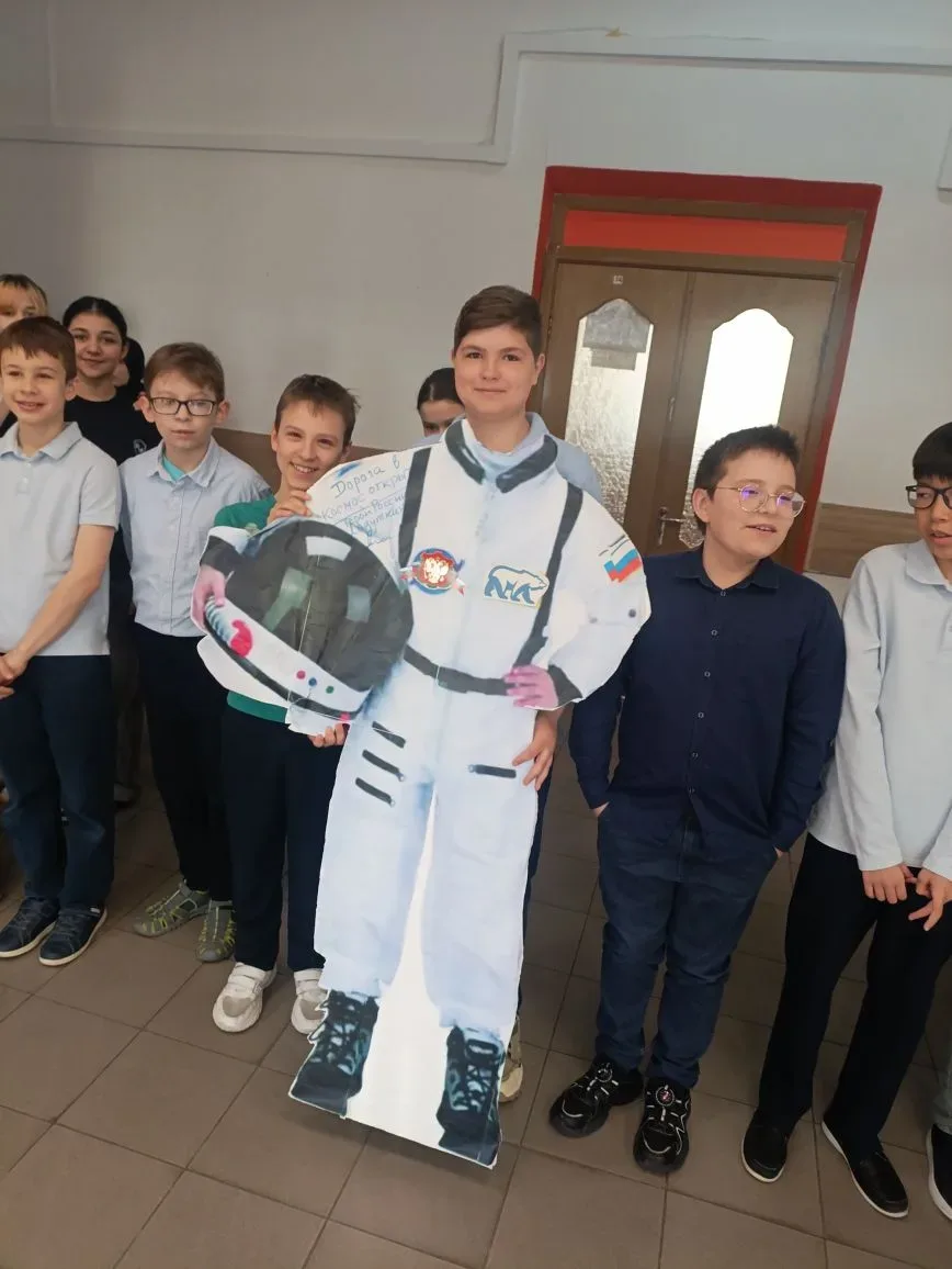 🚀 После каникул — только на взлёт!  🌟 Если очень захотеть — можно и в космос полететь! После весенни
