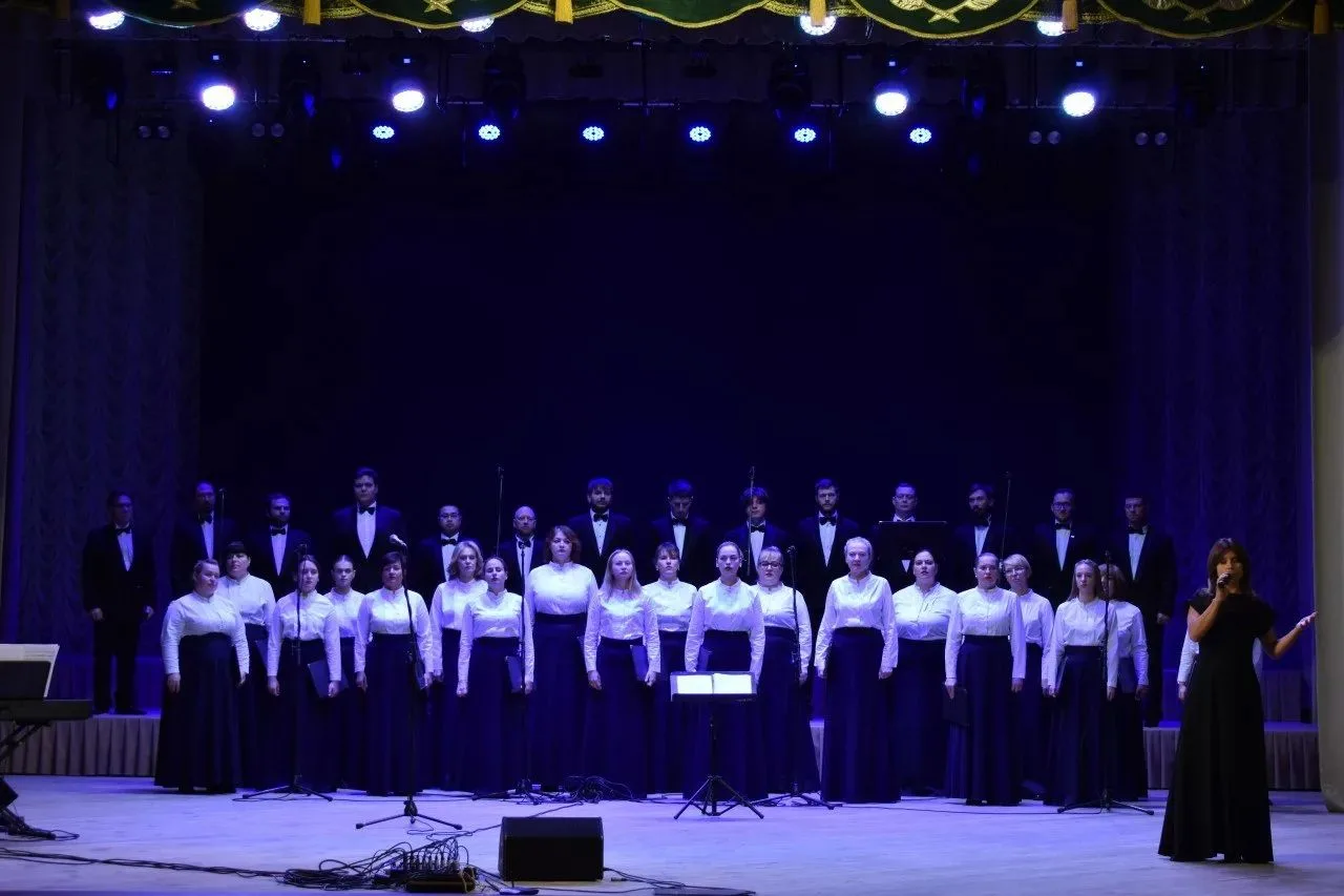 🎵 «Культура едет к вам!»: академический хор Белгородской филармонии выступил в Прохоро...