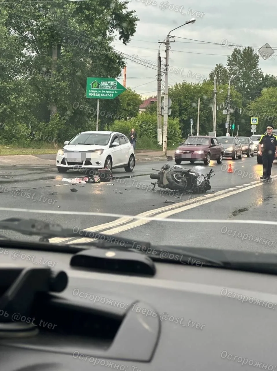 ⚡️ Сегодня в Твери на улице Орджоникидзе произошла  авария с участием скутера и машины

Водитель Kia