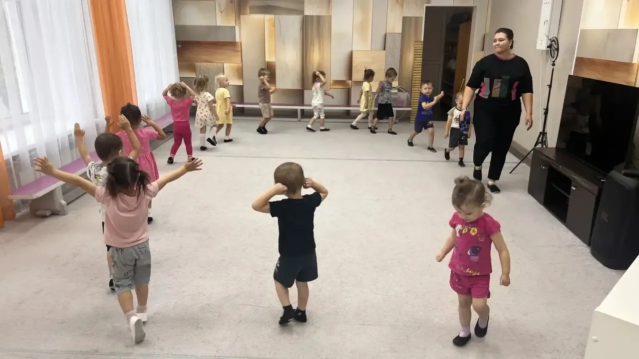 Группа 🌈 на физкультуре 😊