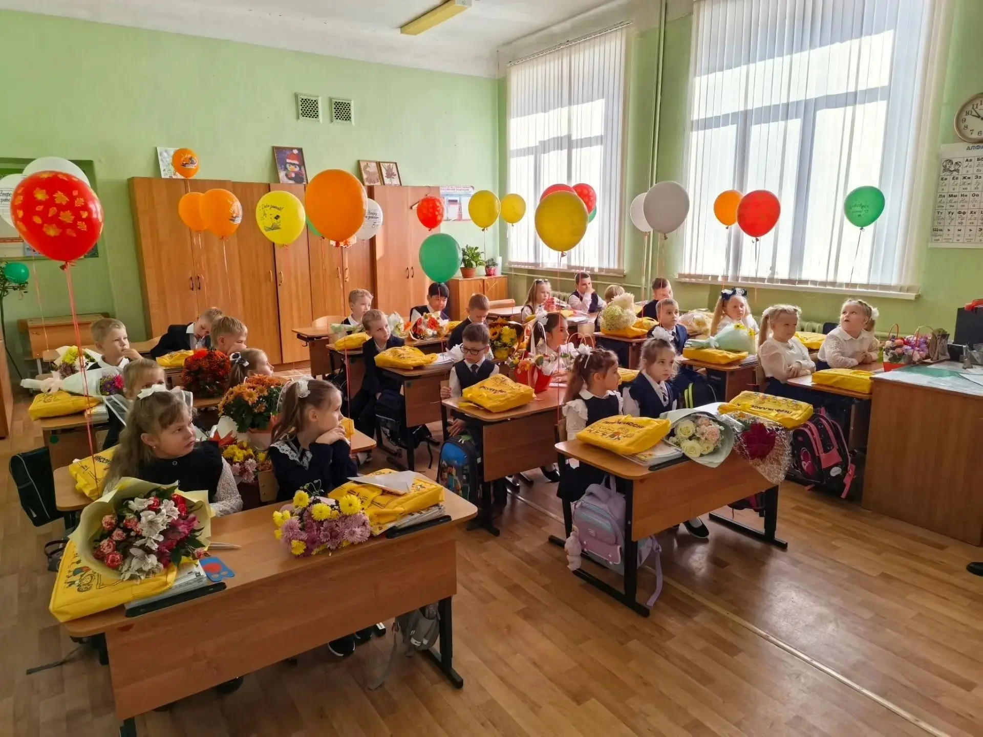 🎓 Сегодня в школах Ярославского округа прошли торжественные линейки.