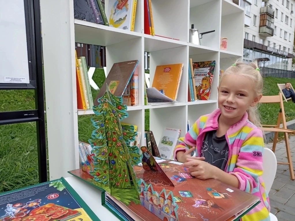 📚В минувшую субботу на площади Искусств прошел замечательный фестиваль «Книги, кино, к...
