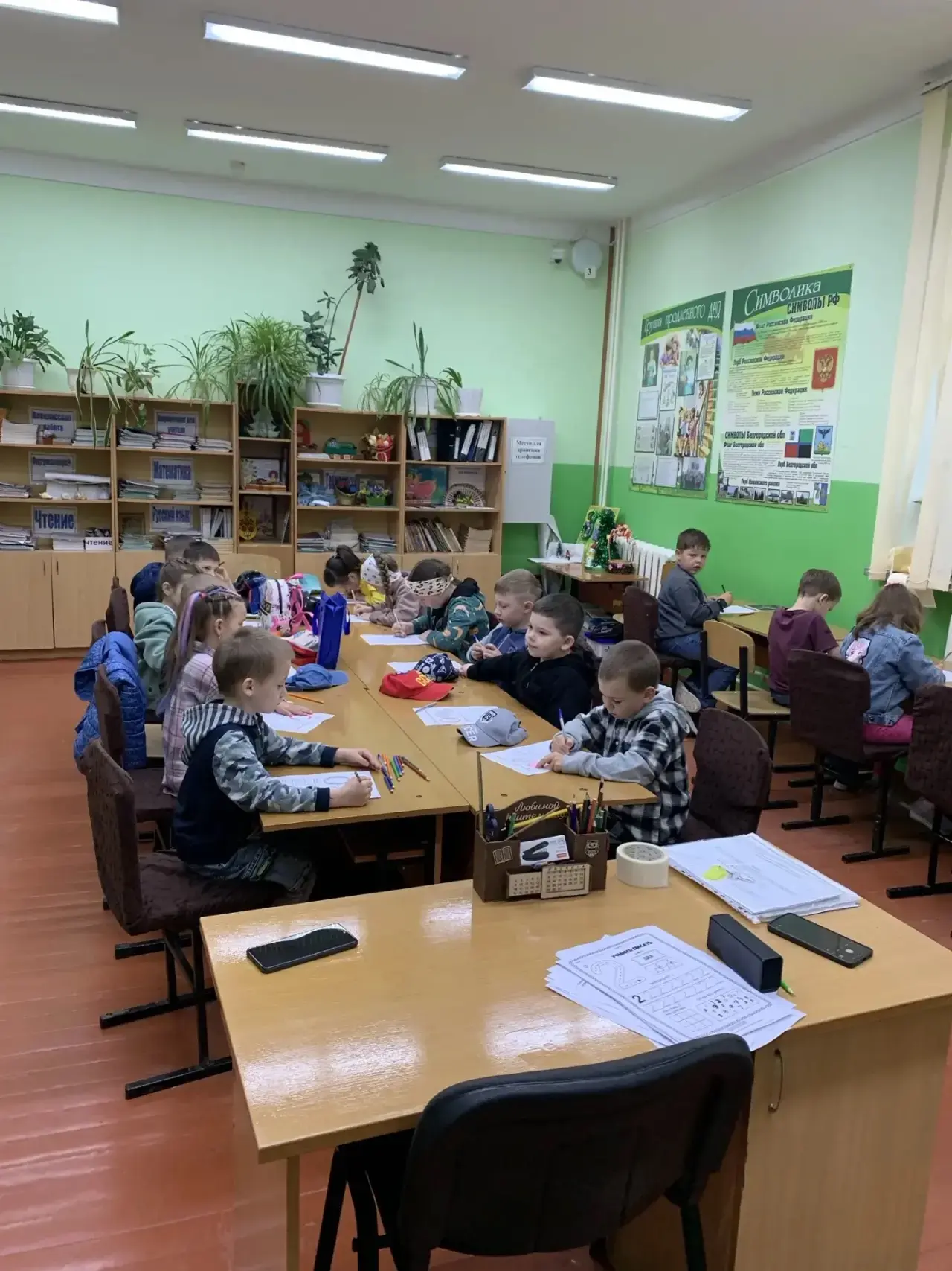 С первого июня в Ивнянской средней школе номер один  начала работу "Летняя школа для малышей."Предшк