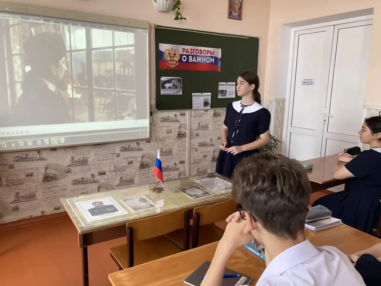 🇷🇺Сегодня, 7 сентября, в МБОУ СОШ 19  прошла первая торжественная линейка поднятия фл...